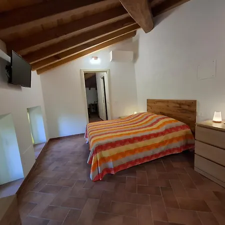Il Castellaro Ai Sassi فندق مبيت وإفطار