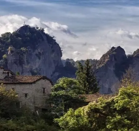 Il Castellaro Ai Sassi