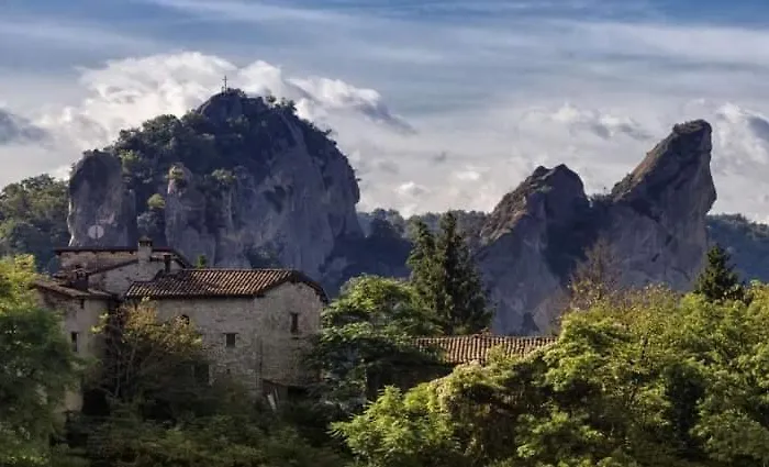 Il Castellaro Ai Sassi